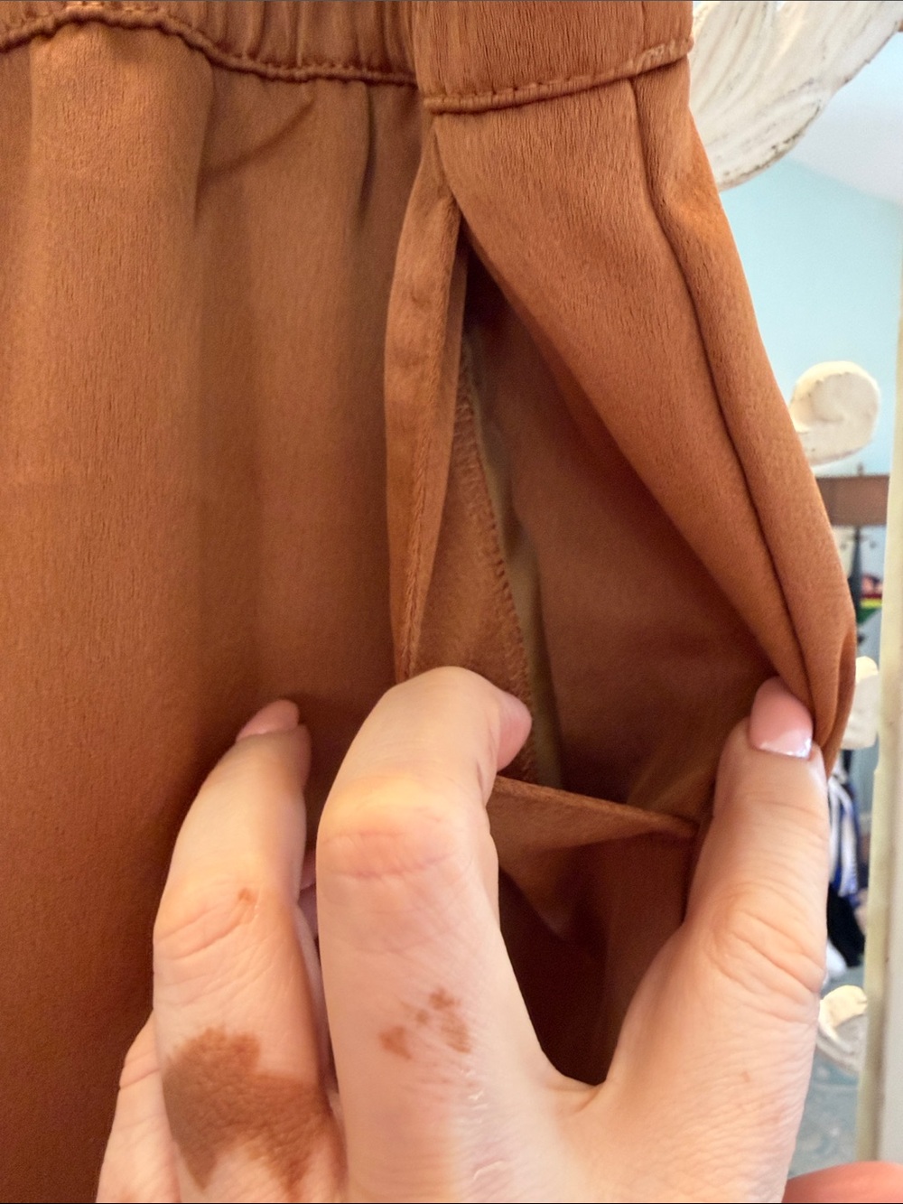 Banana Republic Woman’s Cargo Jogger Pants in Rust - Picture 3 of 8
